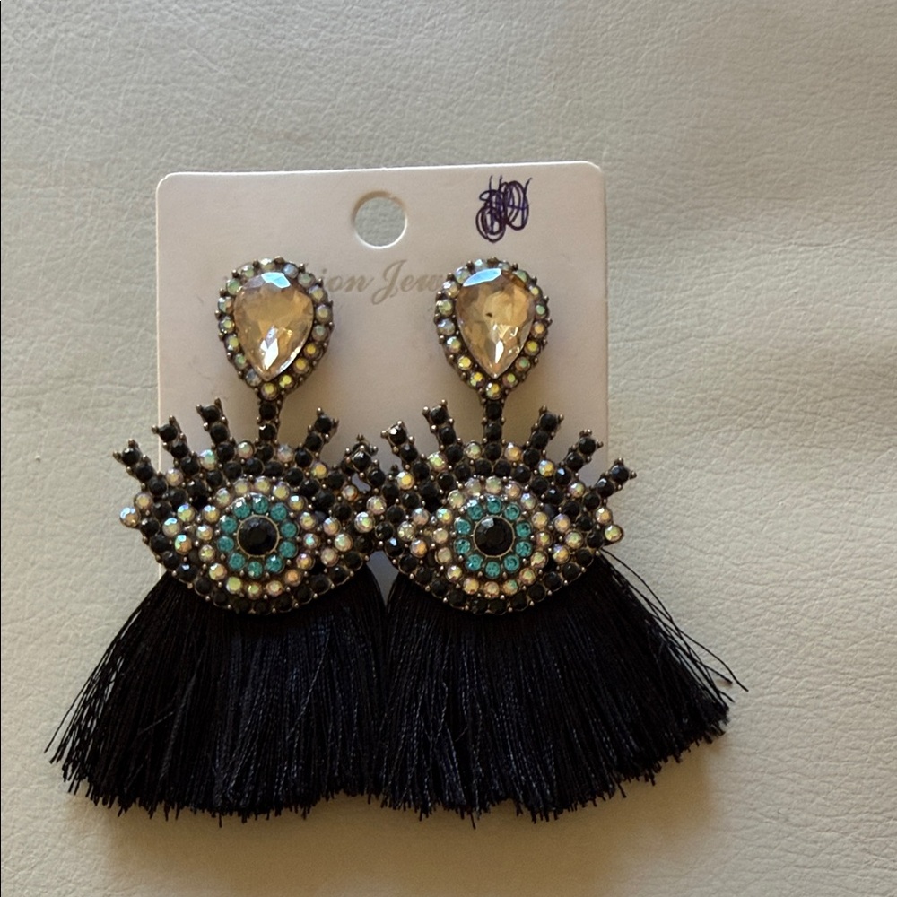 Evil eye 🧿 earrings! New!!